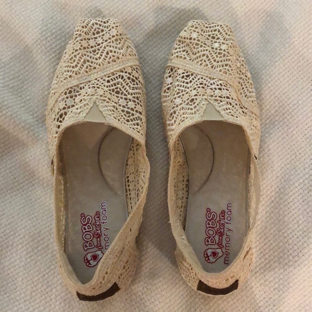 NWOT Lace Wedge Bobs